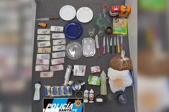 Atraparon a un menor robando mercadería, utensilios y hasta una bandera en una escuela de la ciudad