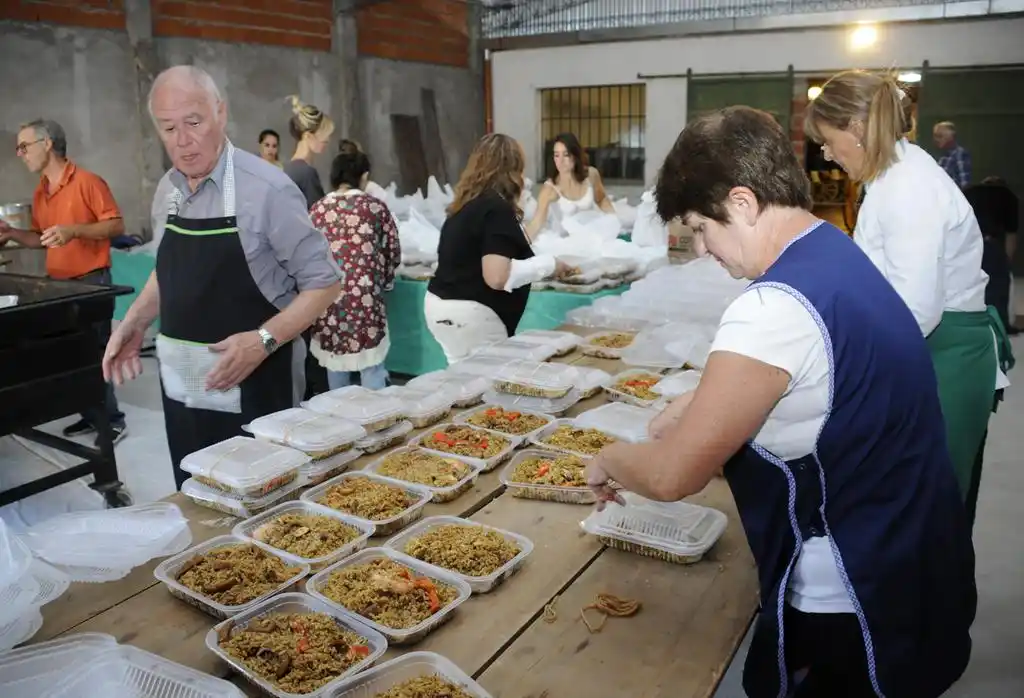 Cientos de tandilenses disfrutaron de la gran paella a beneficio del Museo del Fuerte