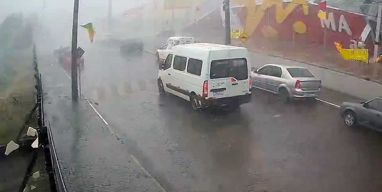 Se cayó el techo de un supermercado. El incidente no dejó heridos.