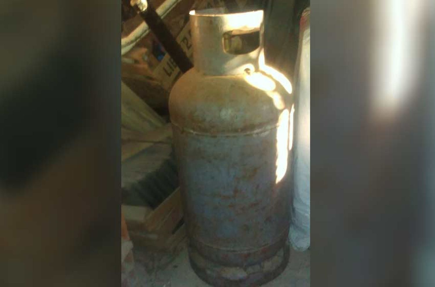 Amenazó a su pareja con incendiar la casa con una garrafa, estaba armado y terminó detenido