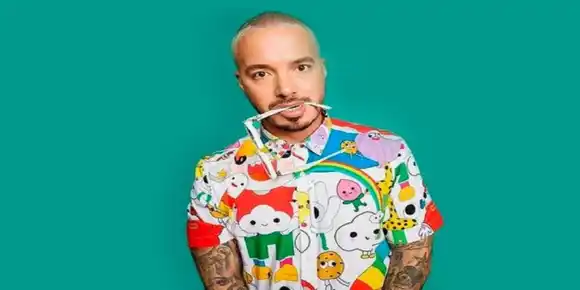 J Balvin revela en los Premios Juventud que se recupera del COVID-19