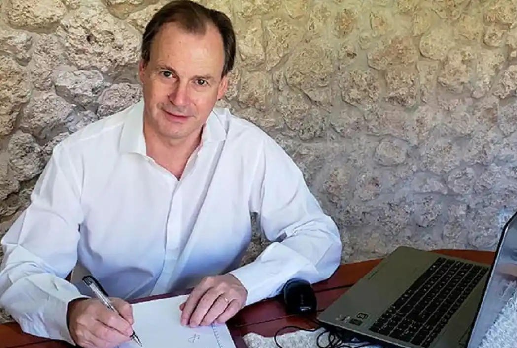 El gobernador Bordet confirmó que recibió el alta médica: "a seguir cuidándonos"