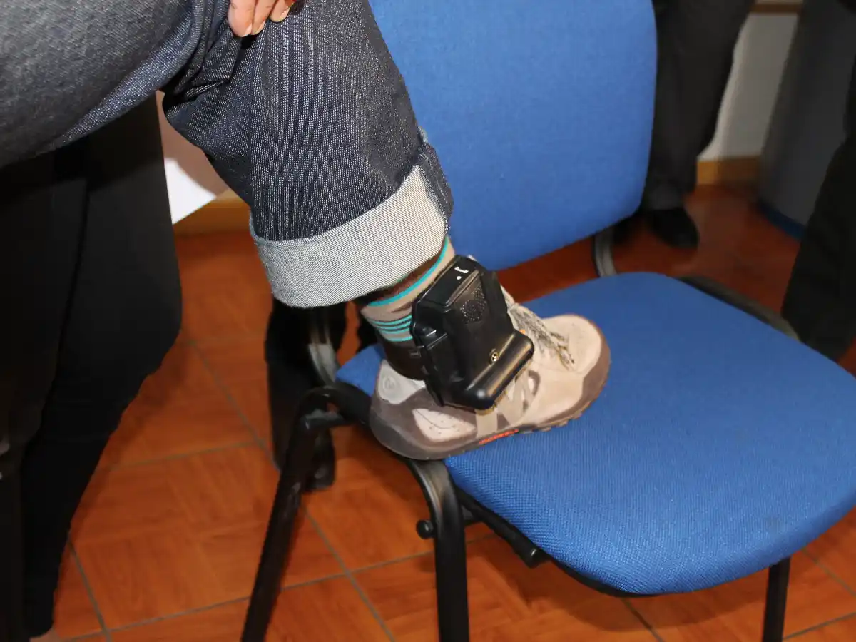 Los agresores por violencia de género en Córdoba deberán usar tobilleras electrónicas