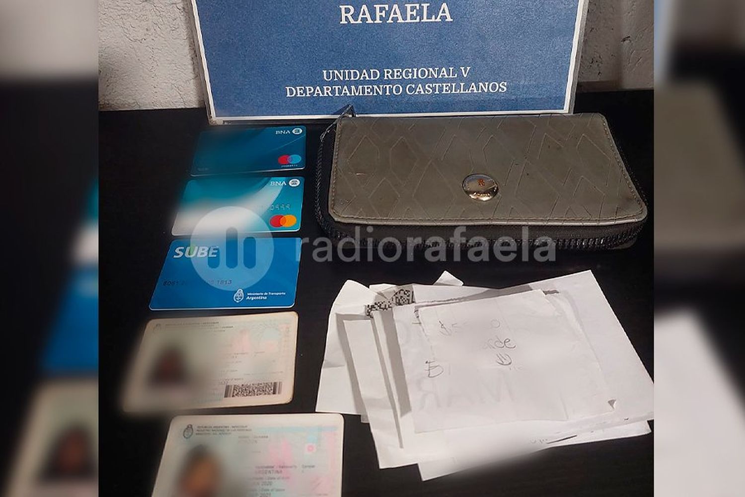 Un menor de edad aprovechó un descuido y robó una billetera