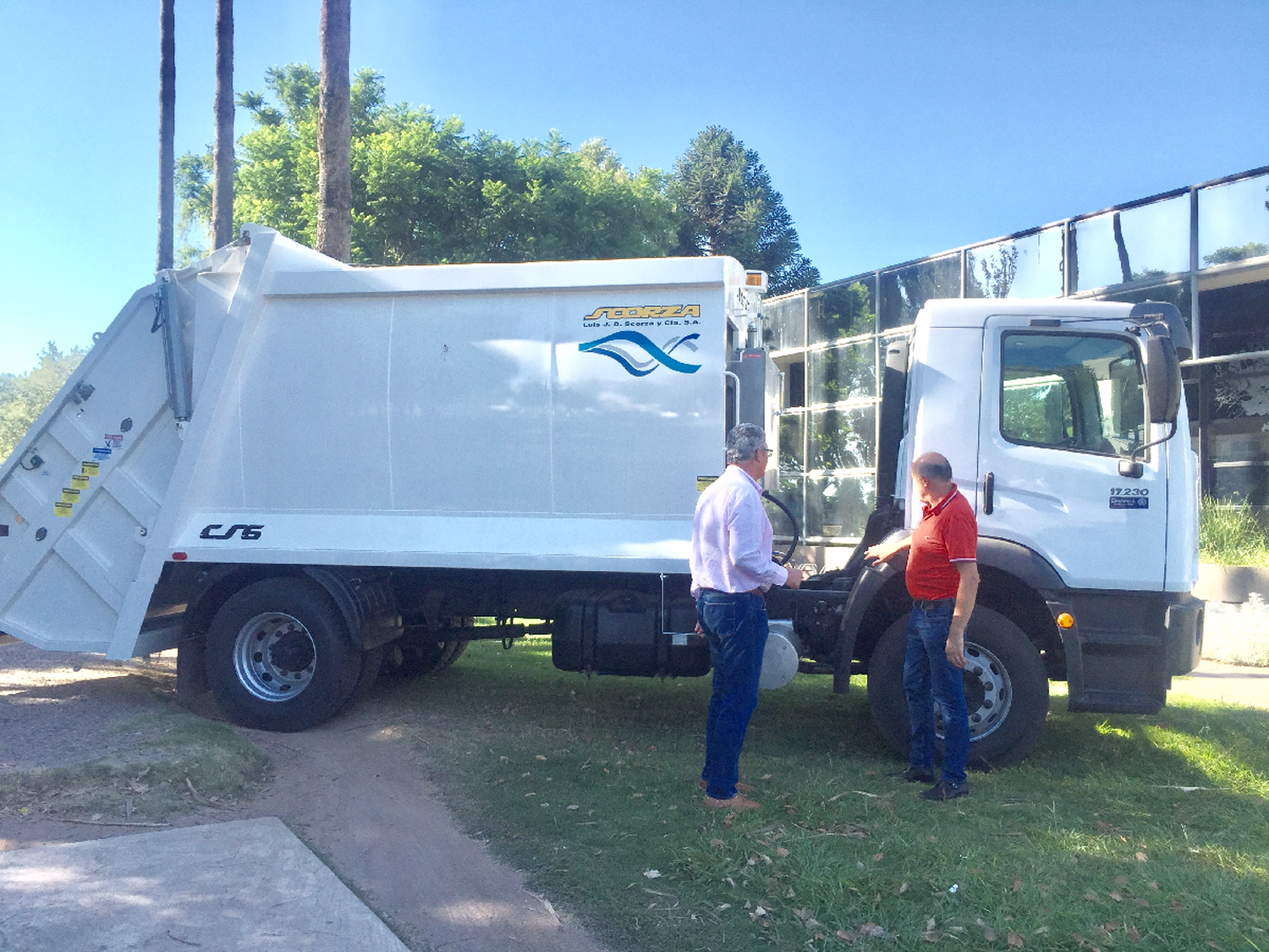 Nuevo camión y compactador de residuos para Las Varillas