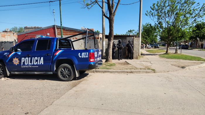 allanamiento operativo barrio zazpe rafaela 23 microtrafico policia patrullero radio rafaela - 1