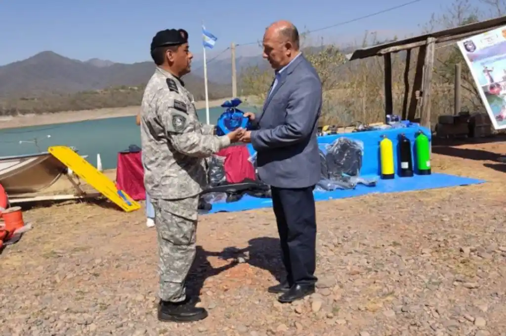 Los cuerpos de seguridad se unen en duelo por la pérdida de un servidor público.