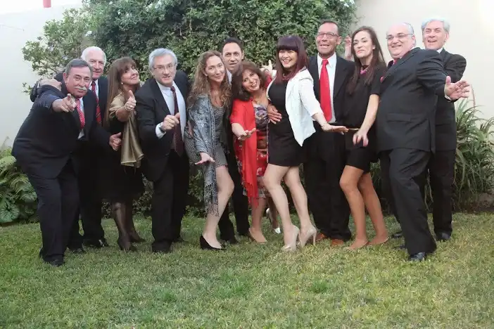 El Grupo “Ilusiones” vuelve al Teatro con la comedia “Habemus Pepis” 