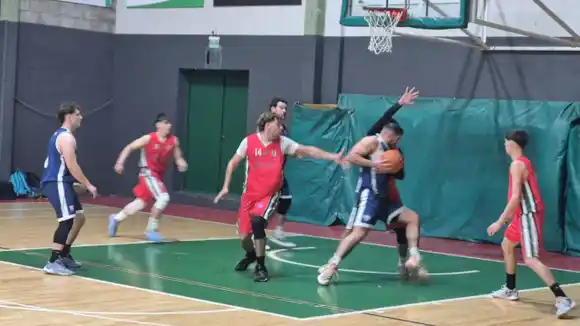 Básquet: Rivadavia ganó y cerró la fase regular como puntero