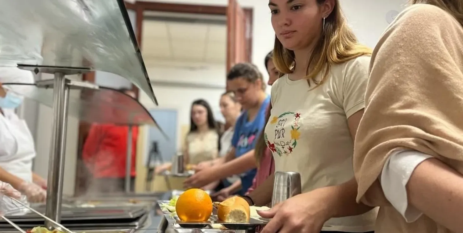 Actualmente muchas facultades cuentan con comedores universitarios. Allí podrás encontrar buenas opciones a la hora de alimentarte con menúes elaborados por especialistas.