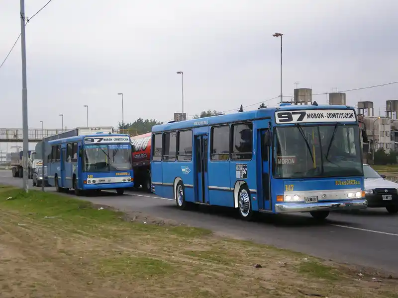 San Justo: Balearon a colectivero de la Línea 97 y sus compañeros realizan corte en Ruta 3