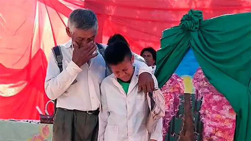 Ofrecen ayuda para el niño que camina 6 kilómetros para ir a la escuela