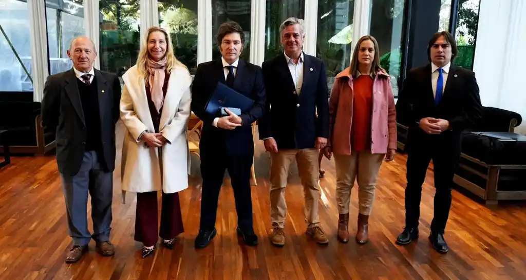 La foto oficial que se compartió a raíz del encuentro del presidente con la Mesa de Enlace.