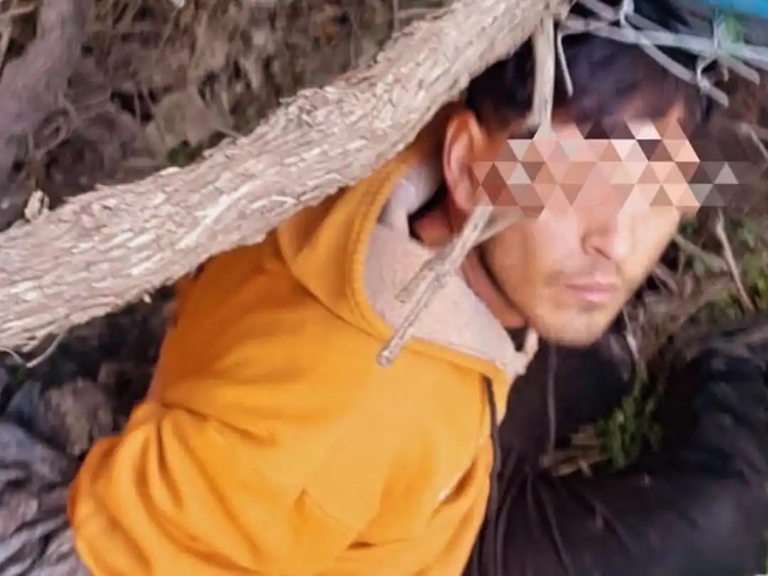 El ladrón estaba escondido en un pozo