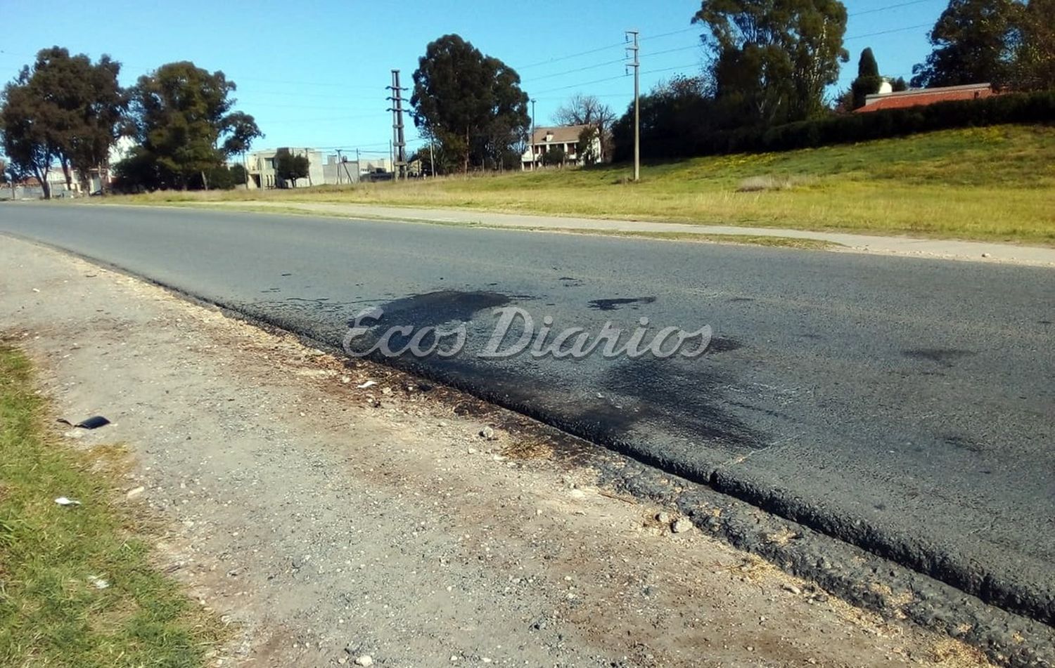 El sitio. De la colisión y la mancha producto de la pérdida de aceite y combustible