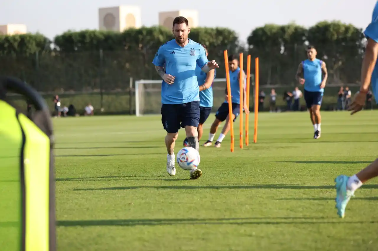 Con Messi como bandera, Argentina busca dar el primer paso frente a Arabia Saudita
