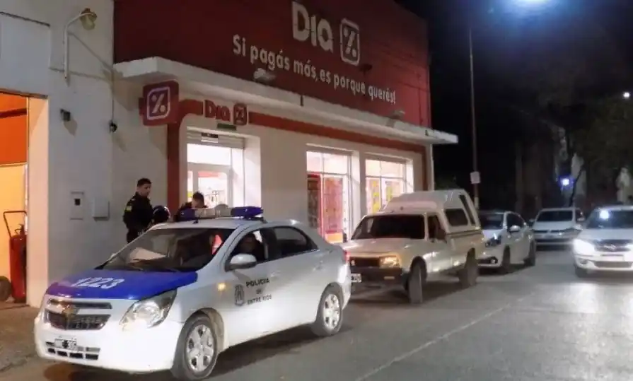 Sustrajo bebidas de un supermercado y lo persiguió un policía retirado