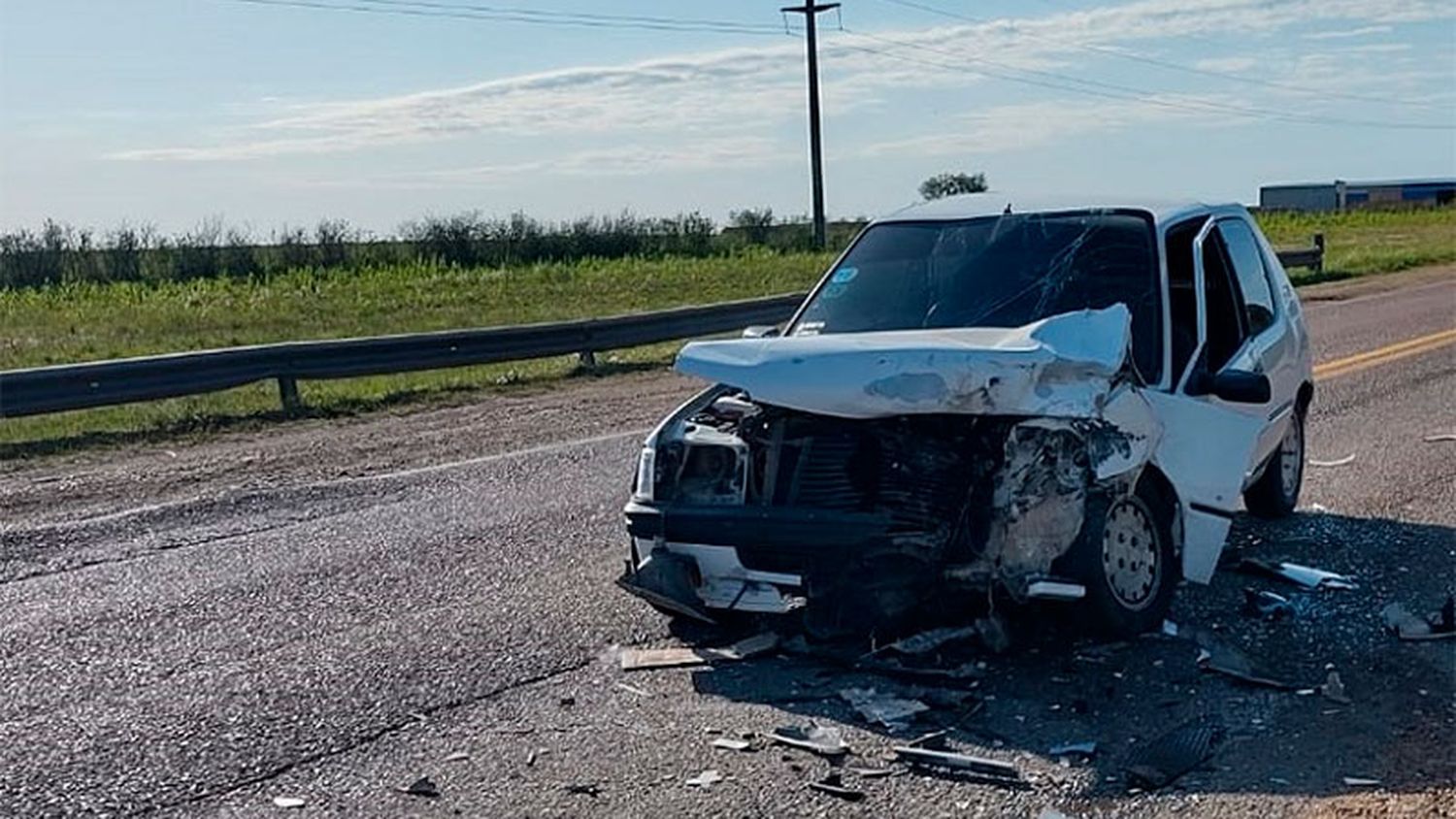 Tremendo impacto: dos autos chocaron de frente en la Ruta 12