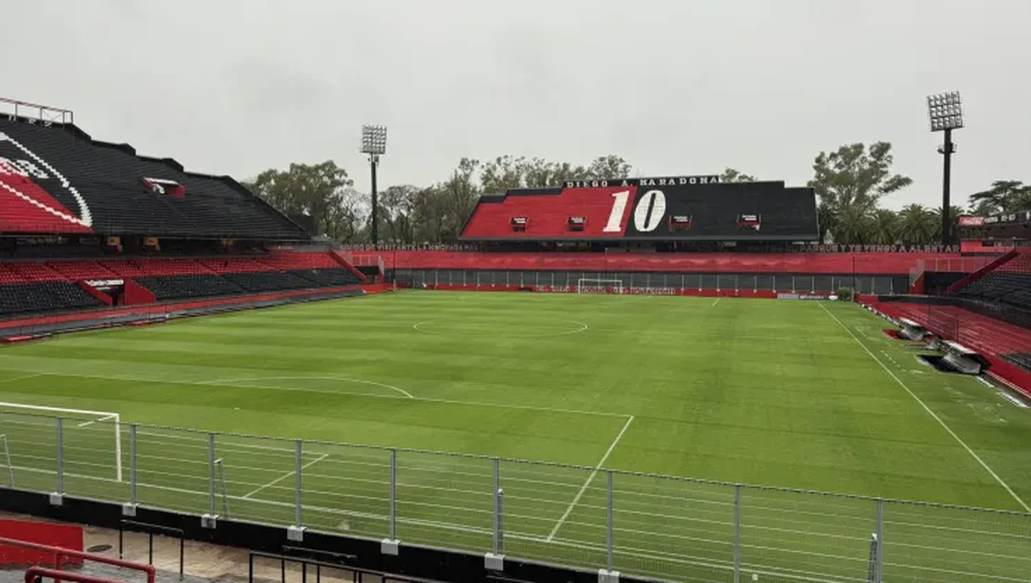 Tormenta en Rosario y alerta por Boca-Gimnasia: así está el campo de juego en medio del diluvio