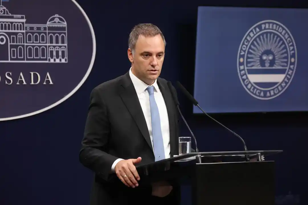 Manuel Adorni en conferencia de prensa.
