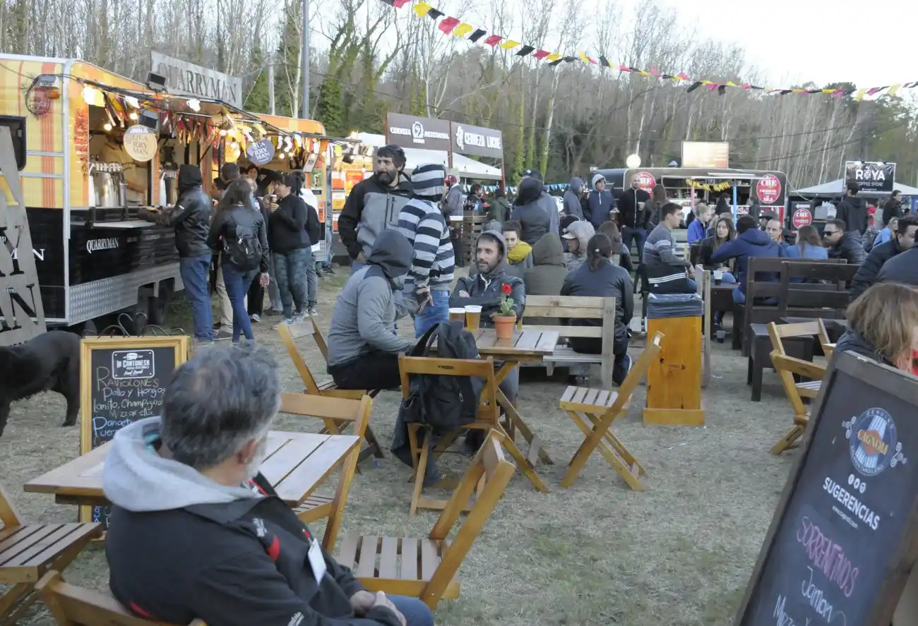 Cientos de personas disfrutan del Octoberfest