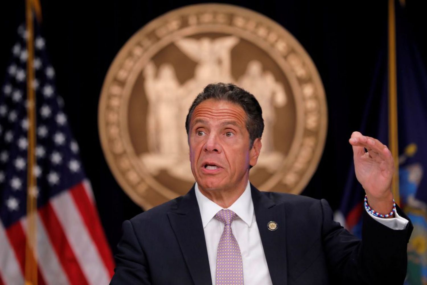 El gobernador de Nueva York pasó de ser ejemplo de gestión a “depredador sexual”