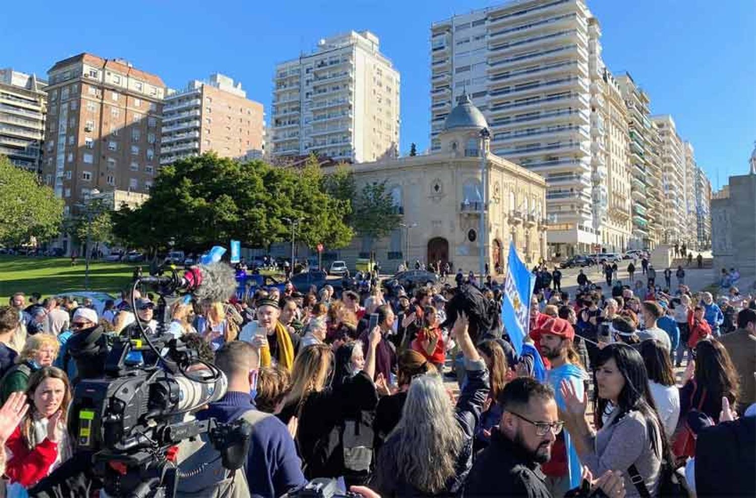 «Es muy repudiable y triste ver que algunas personas de la Salud incentiven a violar los DNU»