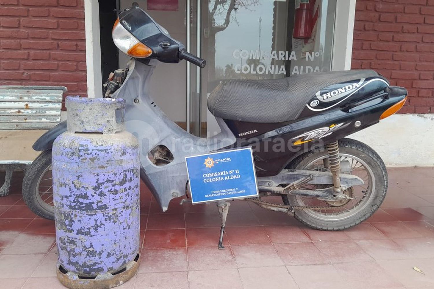 De pueblo en pueblo con dos motos y una garrafa robada: los detalles