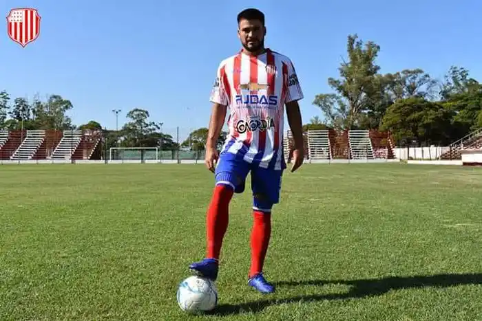 Libertad empató en Paraná.  El jugador Enzo Galarza sufrió un traumatismo de cráneo