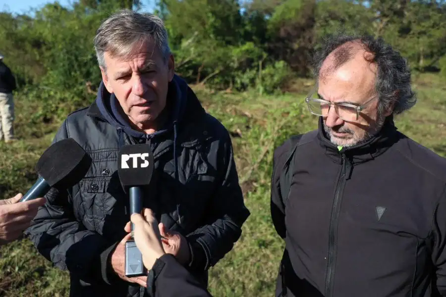 Emilio Jatón, junto a Juan Nobile, referente del Equipo Argentino de Antropología Forense,