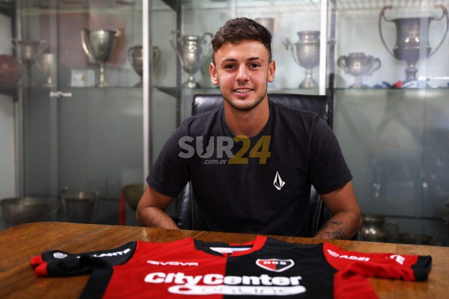 Ian Glavinovich firmó su primer contrato profesional con Newell’s