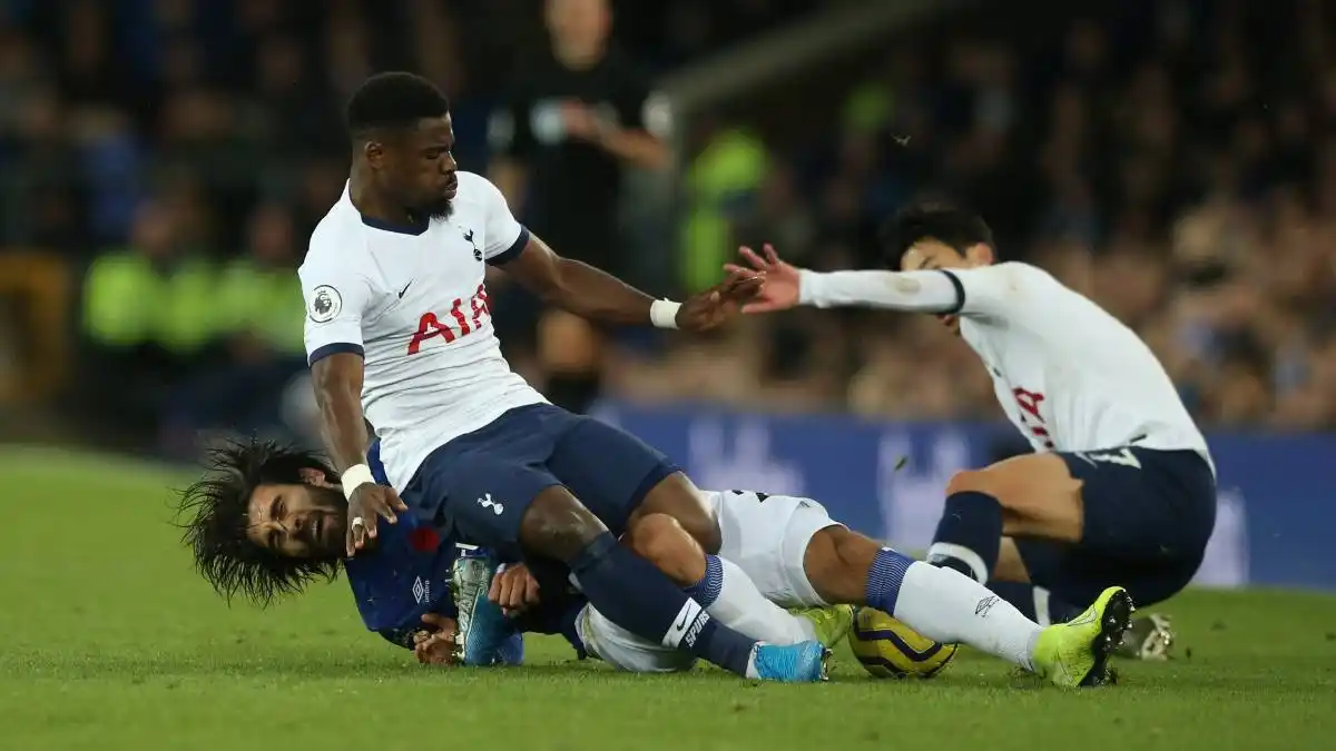 Tremenda lesión del portugués André Gomes en un partido de la Premier League