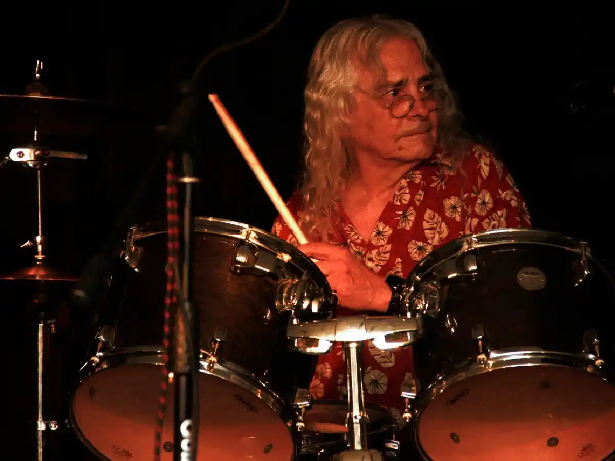 Rodolfo García, histórico baterista de Almendra, sufrió un ACV y tiene muerte cerebral