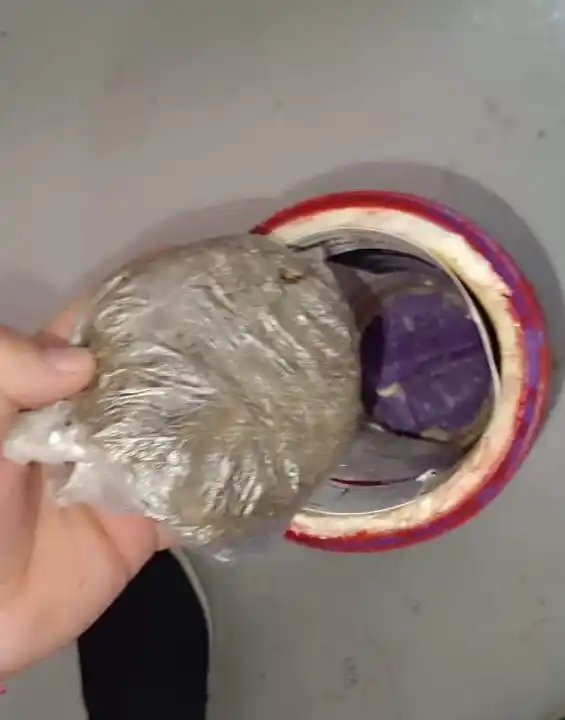 Una mujer intentó ingresar droga para un interno y terminó detenida