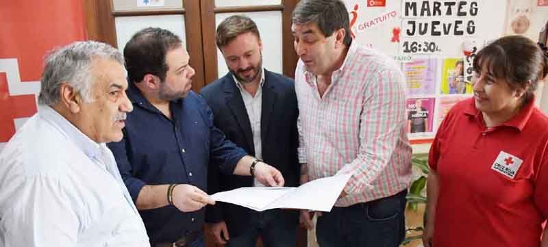 Entrega de contribución de provincia a la Filial Concordia de la Cruz Roja