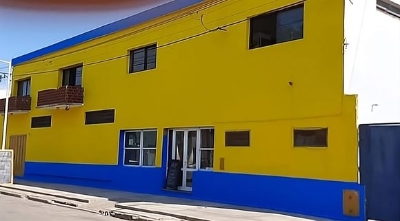 Robo en el bar del club Independencia: un policía mordido por un perro y otro recibió un piedrazo en los allanamientos