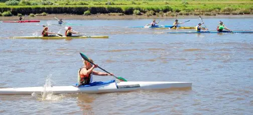 Organizan remada en el río Quequén