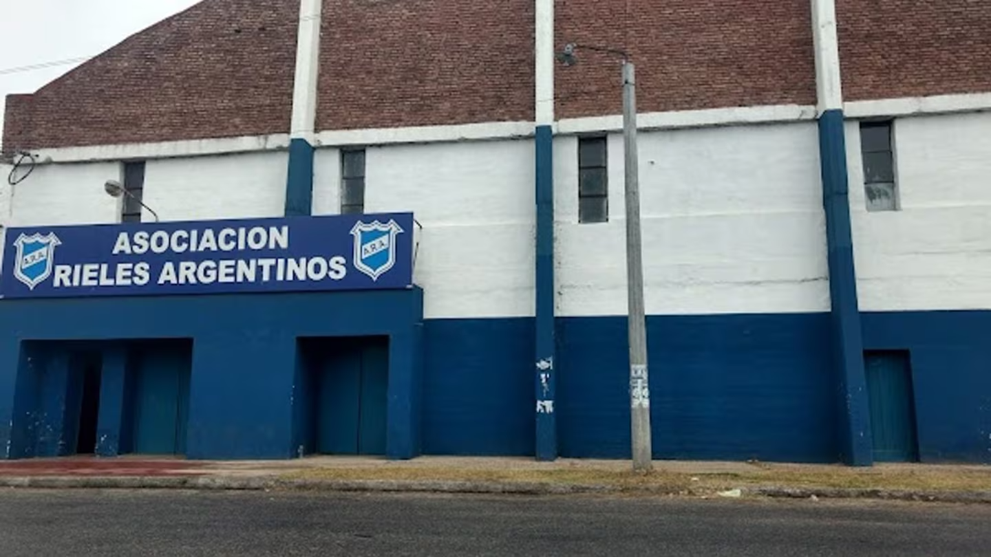 La tragedia ocurrió en el club Rieles Argentinos.
