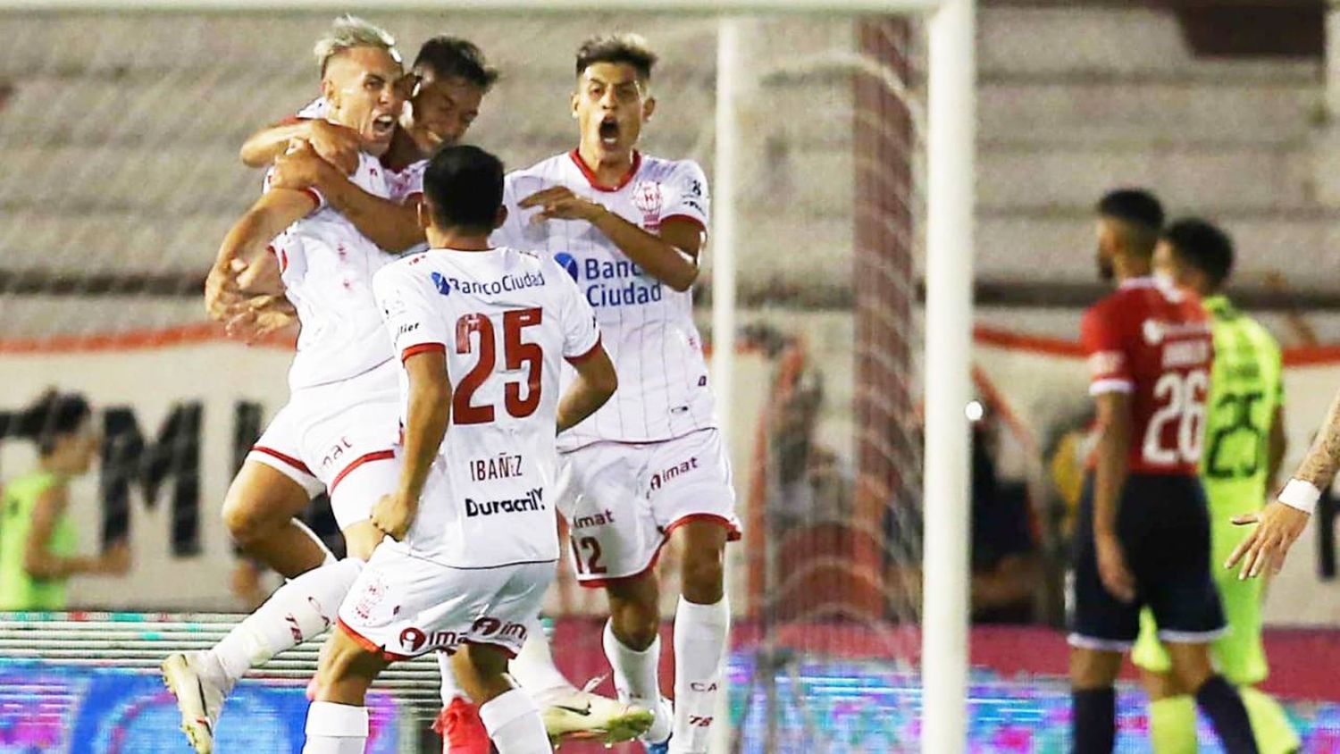 Huracán golpeó a  Independiente en el Ducó