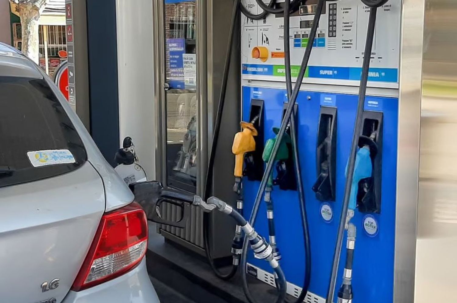 Comenzó a regir el aumento del 4% en los combustibles en Santa Fe