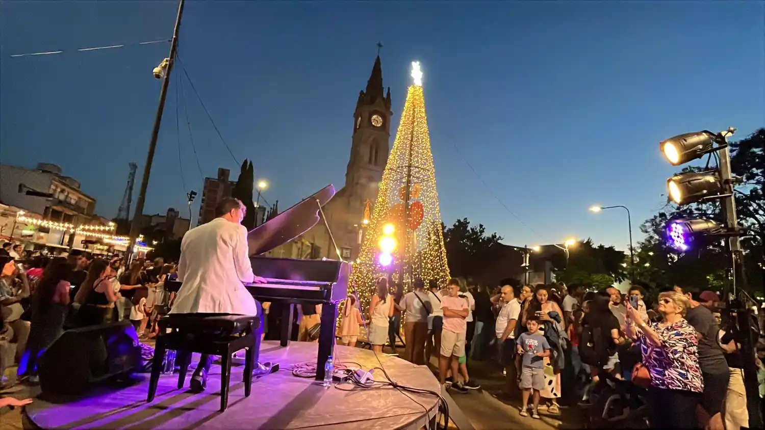 La navidad se celebra en plaza San Martín.