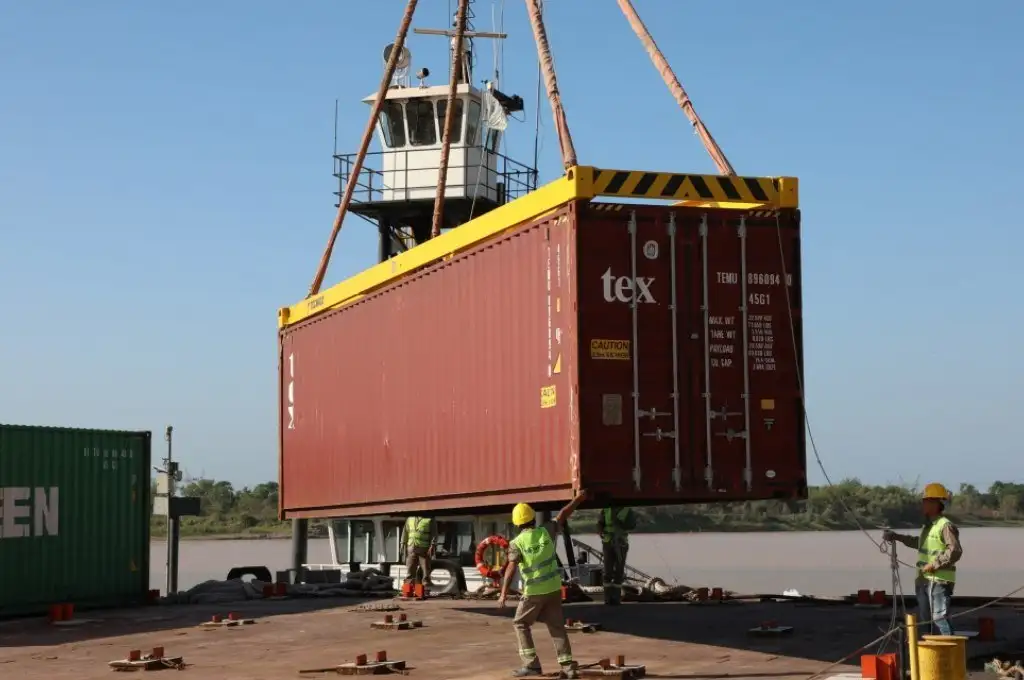 Desde el Puerto de Santa Fe se exporta trigo y leche en polvo a Singapur