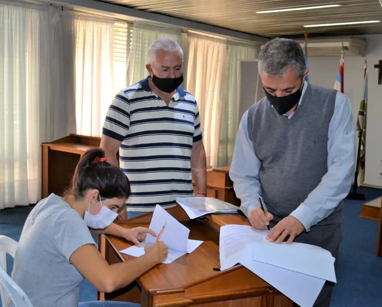 Entregaron créditos para seis microemprendedores