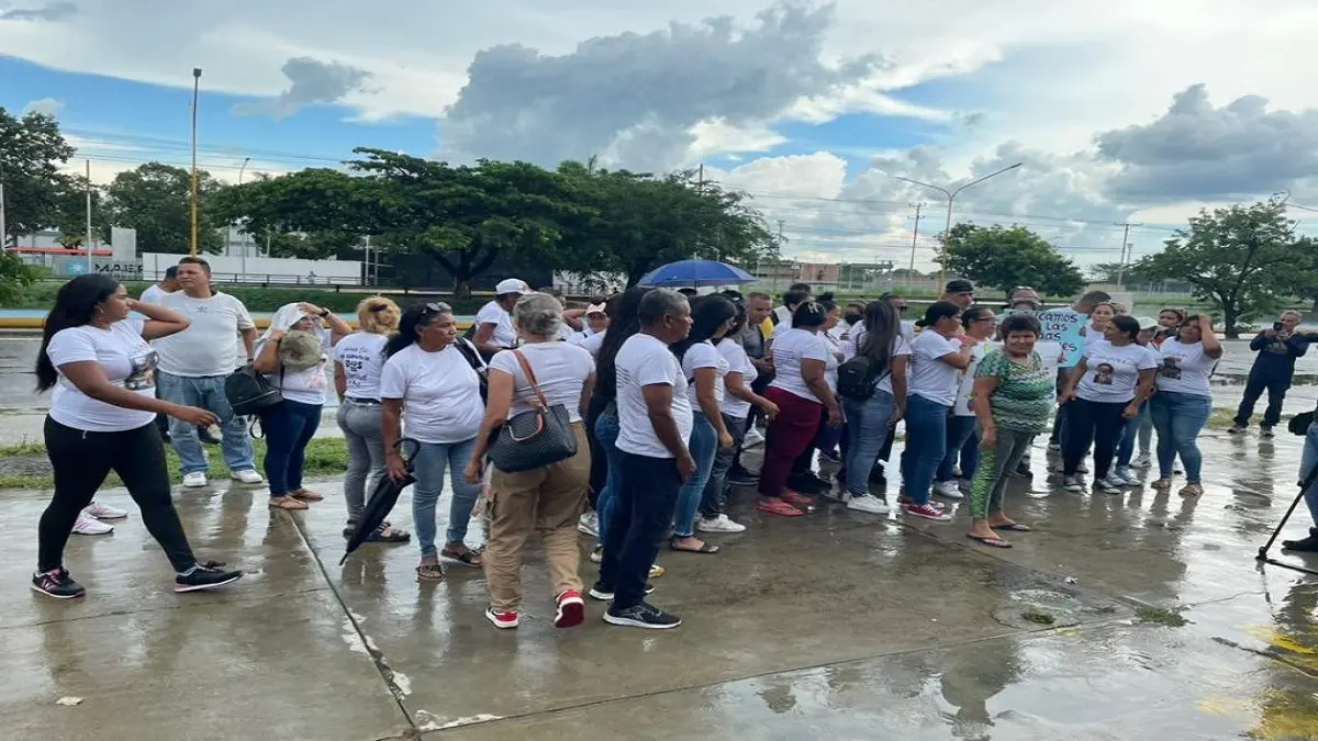 LES DAN COMIDA PODRIDA: madres de detenidos en Tocuyito por el 28 de julio exigen su liberación