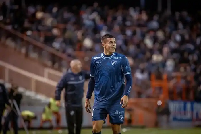 Santiago González ante Deportivo Maipú