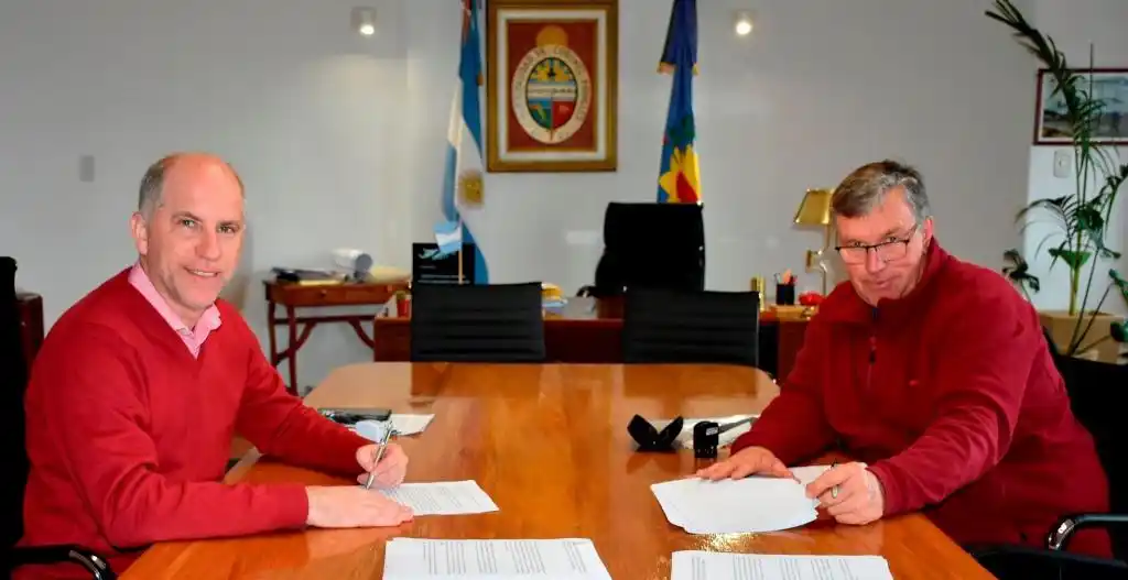 Firmaron un convenio para mantener la red vial municipal