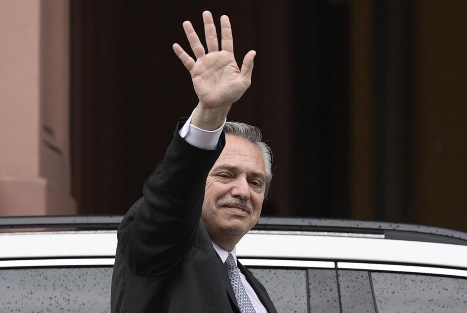 Renegociación de la deuda y compromiso con la causa AMIA, ejes del primer viaje de Ferná