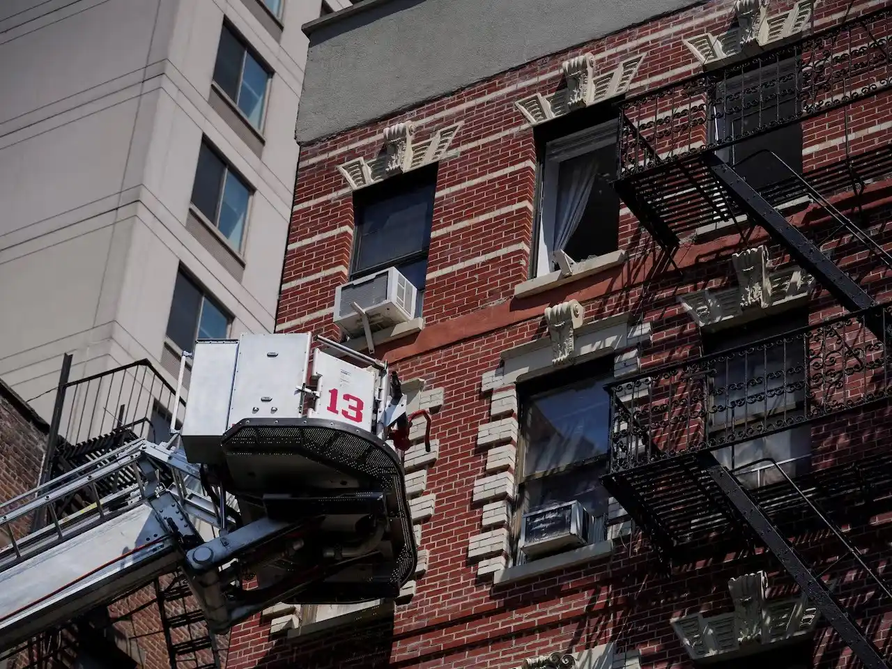 Una explosión por fuga de gas desató un incendio en un edificio de Manhattan