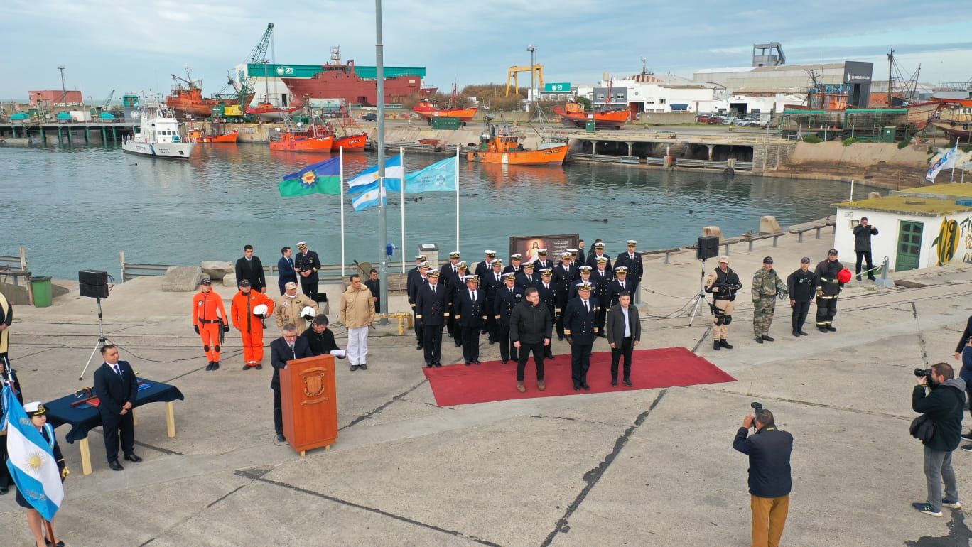 Acto en la banquina por los 214 años de la Prefectura Naval.