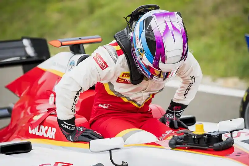 Siebert abandonó también en la segunda